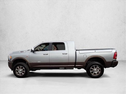 Used 2022 RAM 2500 Limited AWD/4WD image 2