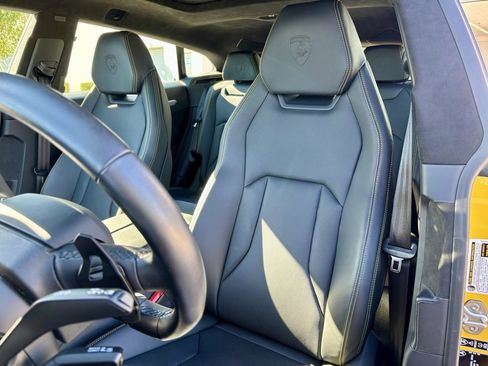 Used 2022 Lamborghini Urus image 19