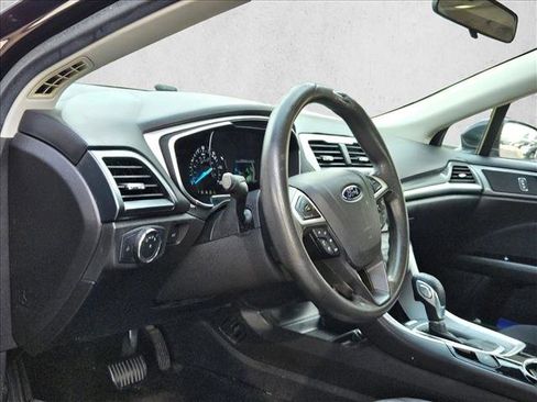 Used 2015 Ford Fusion SE image 9