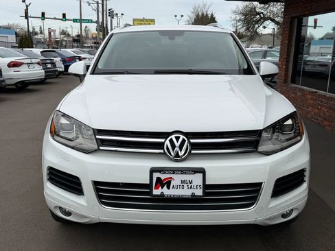 Used 2014 Volkswagen Touareg Sport image 7