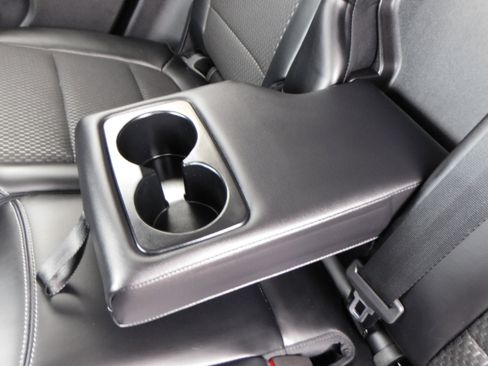 Used 2024 Ford Escape SE image 32