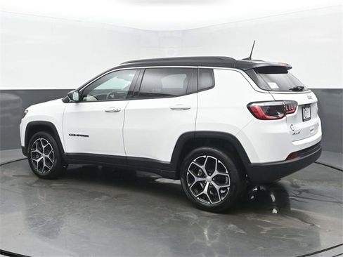 Used 2024 Jeep Compass Limited image 3