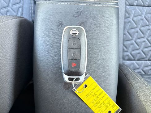 Used 2025 Nissan Kicks SV AWD/4WD image 16