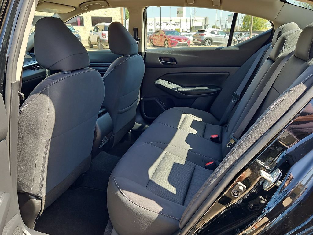 Used 2025 Nissan Altima 2.5 SV FWD image 28