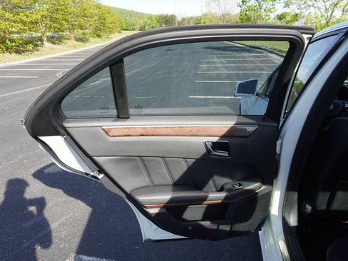 Used 2011 Mercedes-Benz E 350 4MATIC Sedan image 16