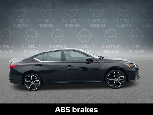 New 2025 Nissan Altima 2.5 SR w/ SR Premium Package FWD image 32