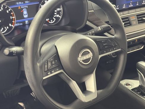 Used 2025 Nissan Altima 2.5 SV FWD image 13