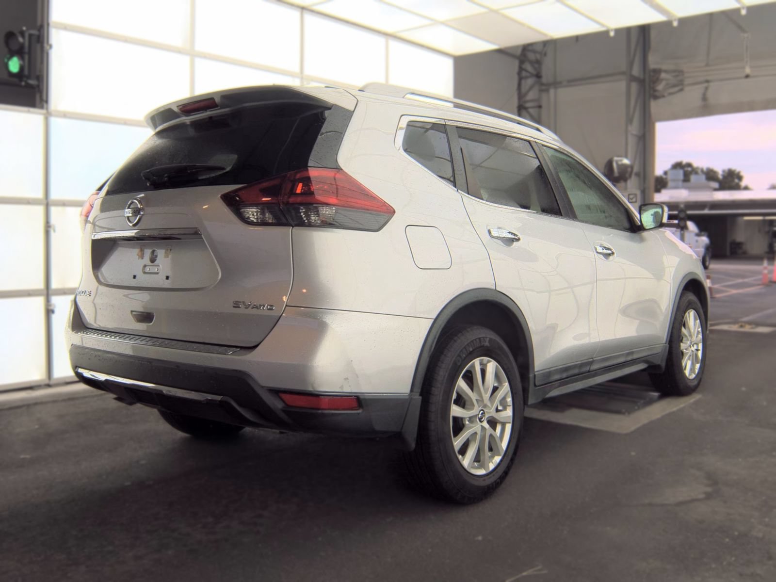 Used 2018 Nissan Rogue SV AWD/4WD image 3