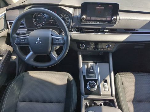 Used 2024 Mitsubishi Outlander ES FWD image 12
