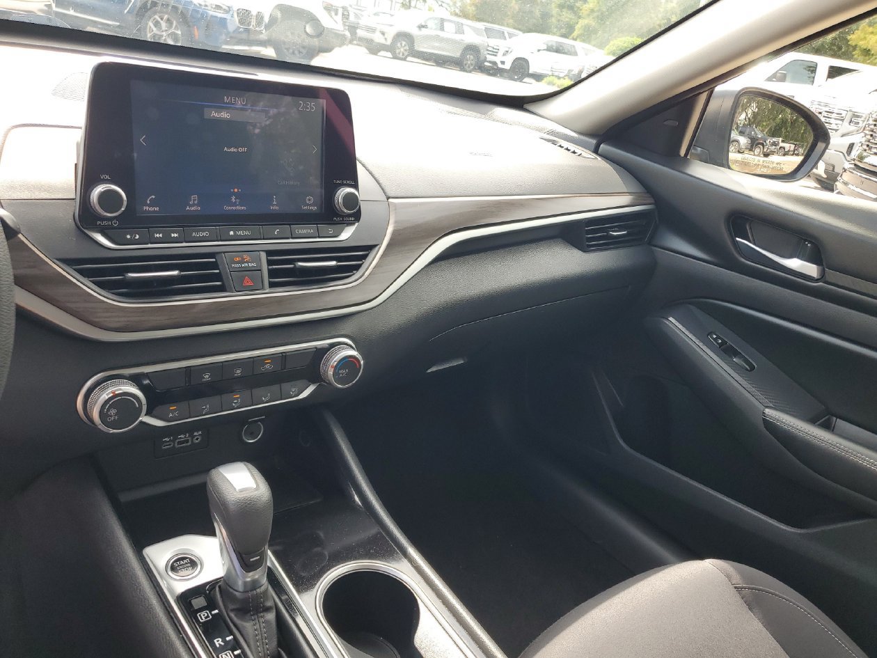Used 2024 Nissan Altima 2.5 SV FWD image 27