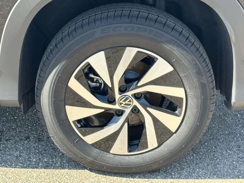 New 2025 Volkswagen Tiguan S AWD/4WD image 8