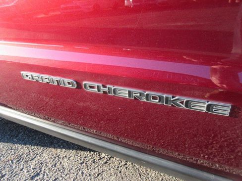 Used 2021 Jeep Grand Cherokee Limited image 13