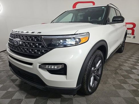 Used 2023 Ford Explorer XLT w/ Equipment Group 202A image 3