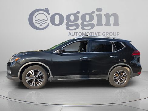 Used 2019 Nissan Rogue SV w/ Premium Package FWD image 2