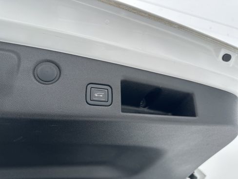 Used 2021 Chevrolet Equinox Premier w/ Redline Edition image 32