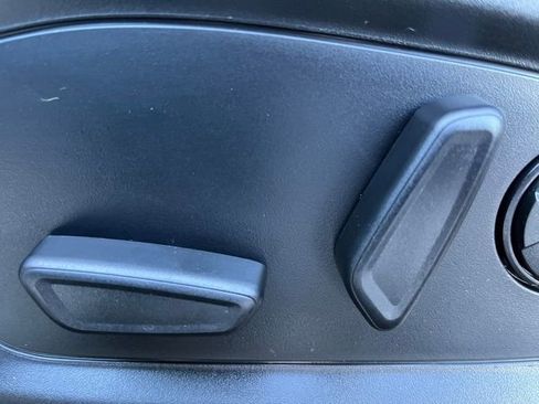 Used 2023 Ford Explorer Limited w/ Limited Technology Package image 15