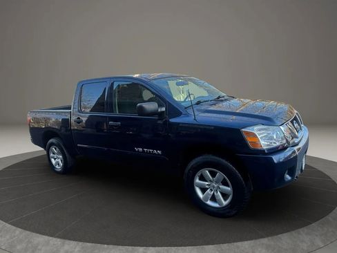 Used 2012 Nissan Titan SV w/ SV Value Truck Pkg AWD/4WD image 10