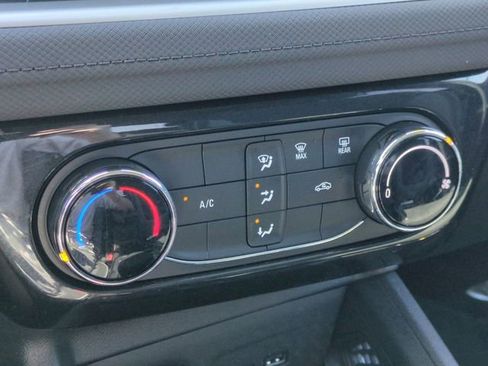 Used 2025 Chevrolet TrailBlazer LT AWD/4WD image 18
