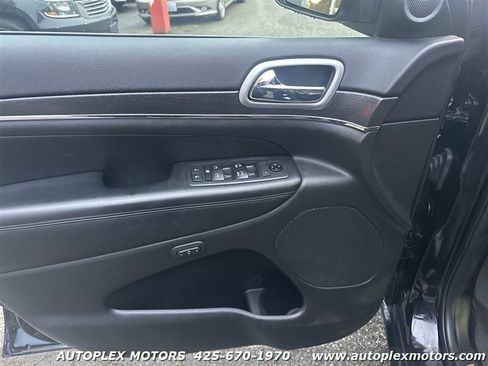 Used 2018 Jeep Grand Cherokee Limited image 24