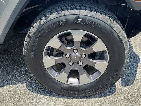 Used 2018 Jeep Wrangler Unlimited Sahara w/ Dual Top Group AWD/4WD image 8