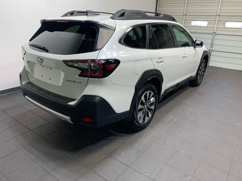 Used 2025 Subaru Outback Limited image 3