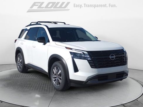 New 2026 Nissan Pathfinder SL image 1