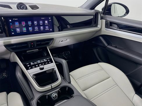 Used 2024 Porsche Cayenne Coupe image 26