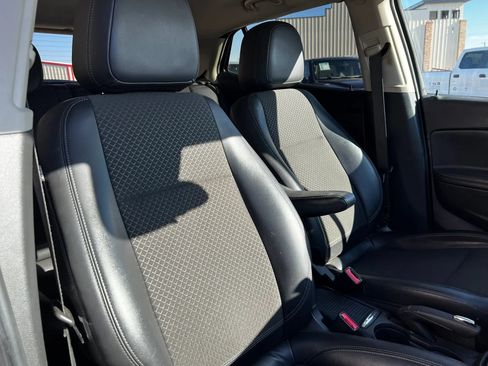 Used 2021 Buick Encore Preferred FWD image 18