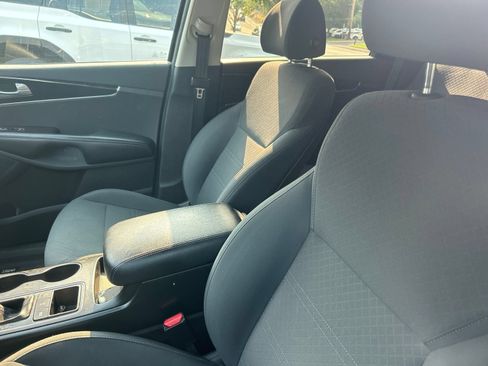 Used 2018 Kia Sorento AWD image 10