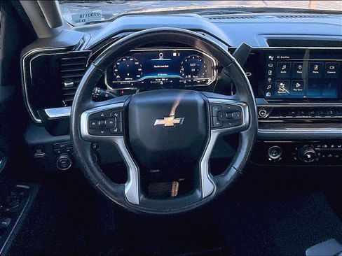 Used 2022 Chevrolet Silverado 1500 LT image 16