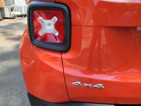 Used 2015 Jeep Renegade Latitude AWD/4WD image 47