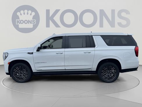 Used 2023 GMC Yukon XL Denali w/ Advanced Technology Package AWD/4WD image 2