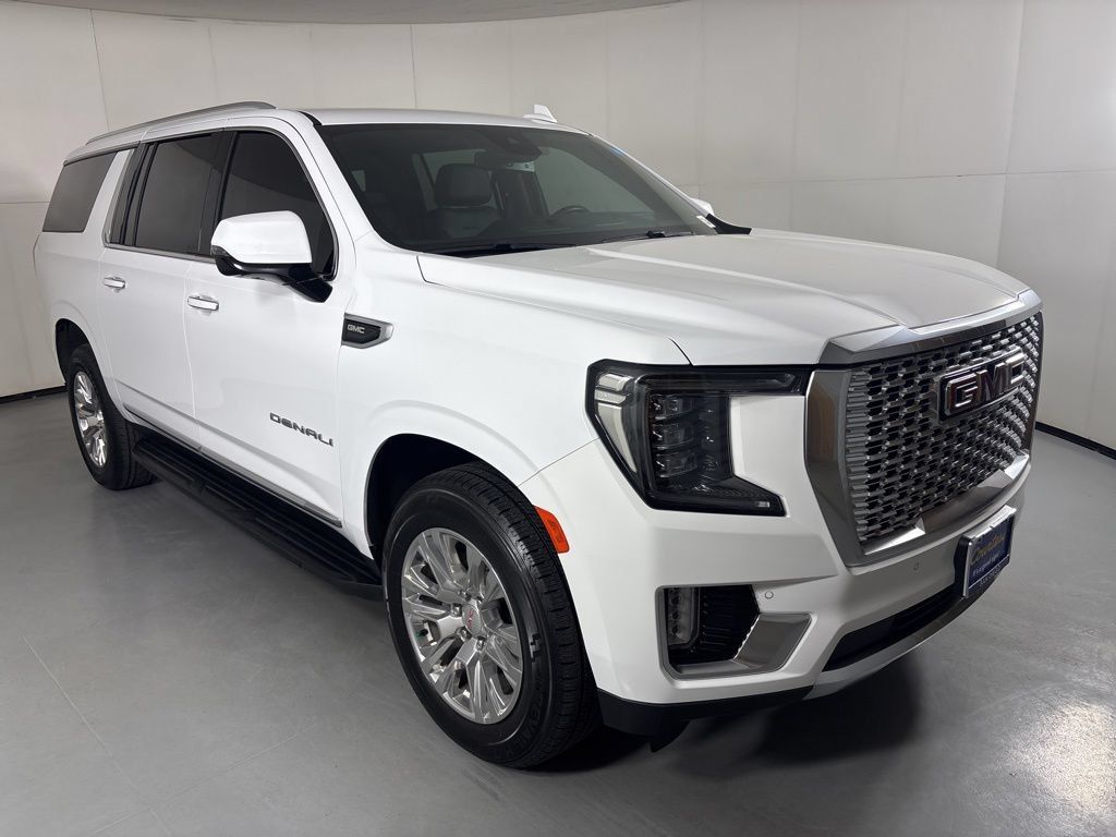 Used 2024 GMC Yukon XL Denali AWD/4WD image 2