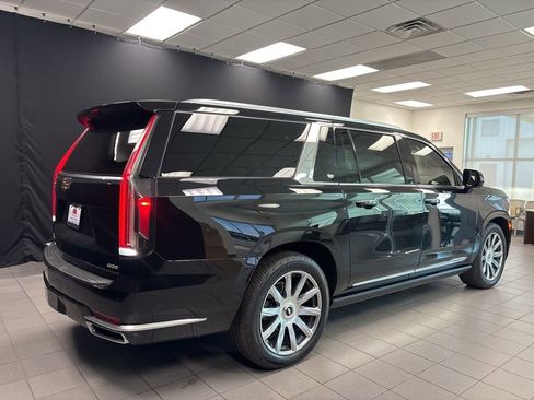 Used 2022 Cadillac Escalade ESV Premium Luxury Platinum image 3