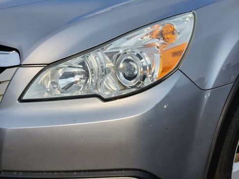 Used 2011 Subaru Outback 2.5i Limited w/ PWR Moonroof Pkg AWD/4WD image 10
