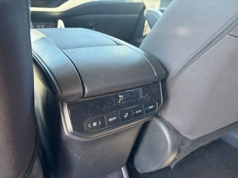 Used 2025 Toyota Highlander LE FWD image 24