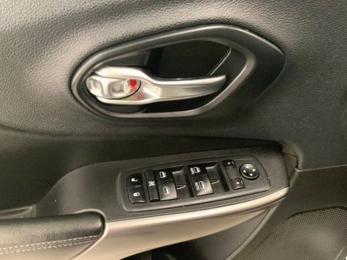 Used 2019 Jeep Cherokee Latitude Plus image 27