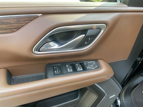 Used 2021 Chevrolet Tahoe High Country w/ Premium Package image 14