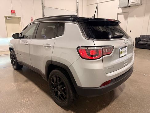 Used 2025 Jeep Compass Limited AWD/4WD image 7
