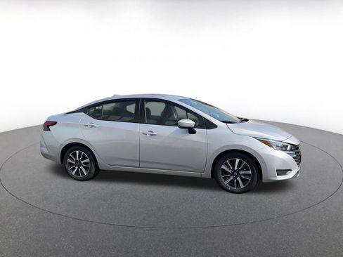 Used 2025 Nissan Versa SV FWD image 2