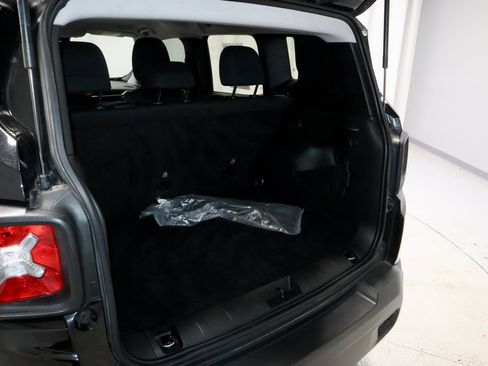Used 2023 Jeep Renegade Latitude w/ Premium Group AWD/4WD image 13