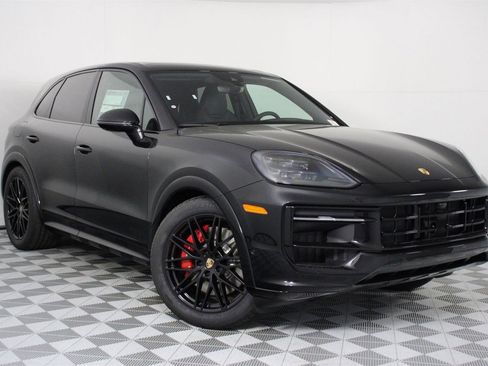 New 2026 Porsche Cayenne GTS image 9