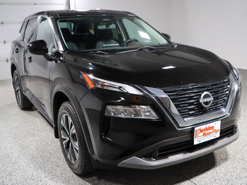 Used 2023 Nissan Rogue SV image 5