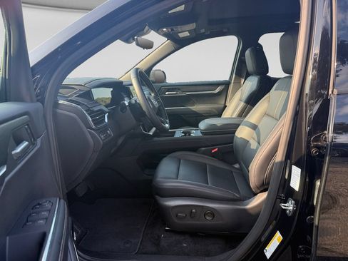 Used 2026 GMC Acadia Elevation w/ Elevation Premium Package FWD image 9