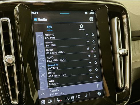 Used 2025 Volvo XC40 B5 Plus image 21