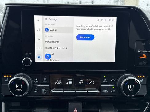 Used 2023 Toyota Highlander XLE image 29