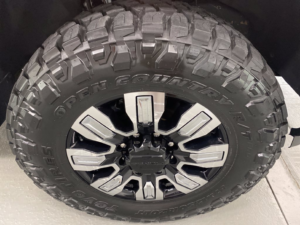Used 2024 GMC Sierra 2500 Denali w/ Denali Reserve Package AWD/4WD image 4