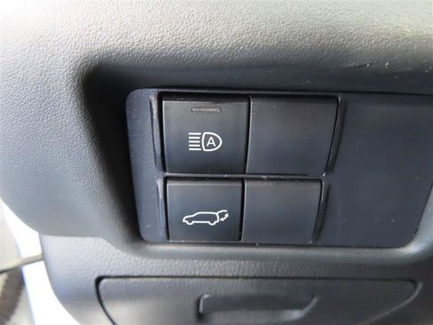 Used 2021 Toyota Highlander XSE FWD image 19