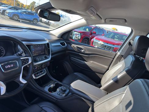 Certified 2023 GMC Acadia SLT w/ Preferred Package image 26