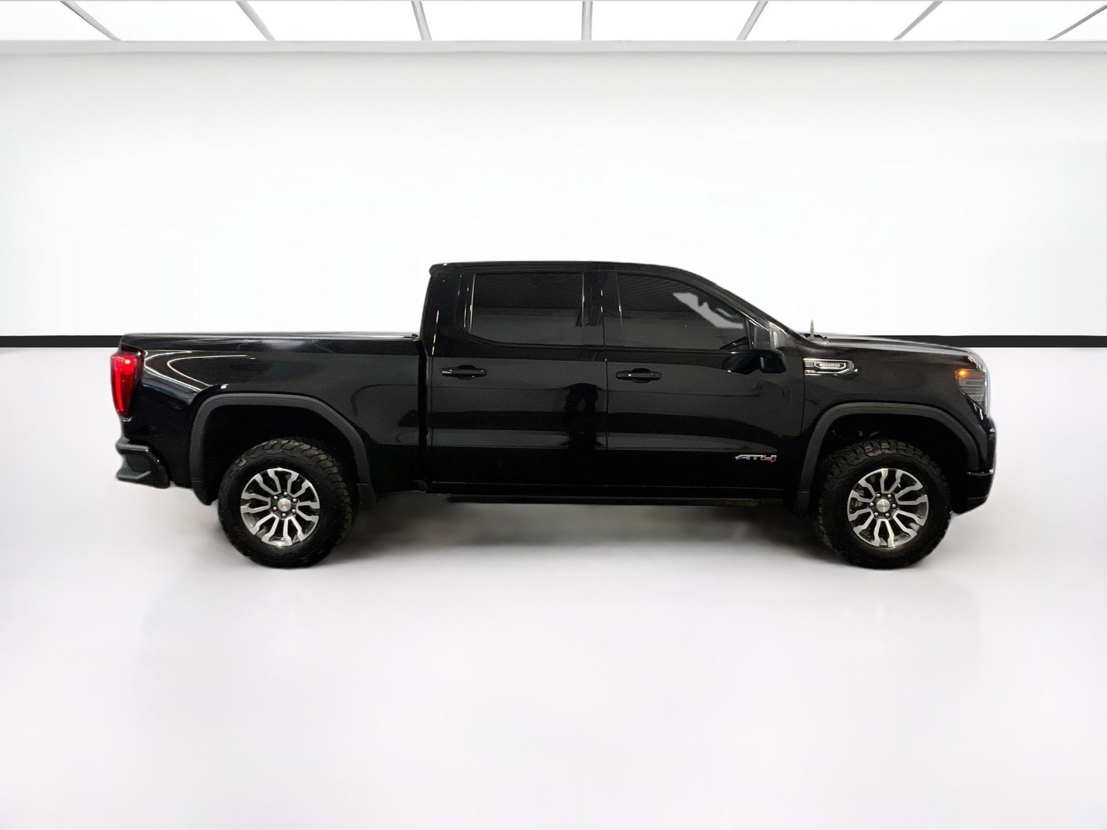 Used 2023 GMC Sierra 1500 AT4 w/ Technology Package AWD/4WD image 23